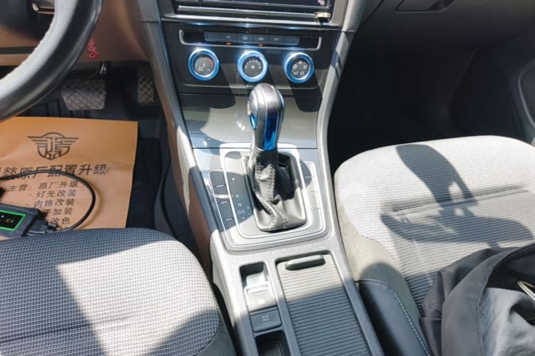 Volkswagen Golf 2019 car image #18