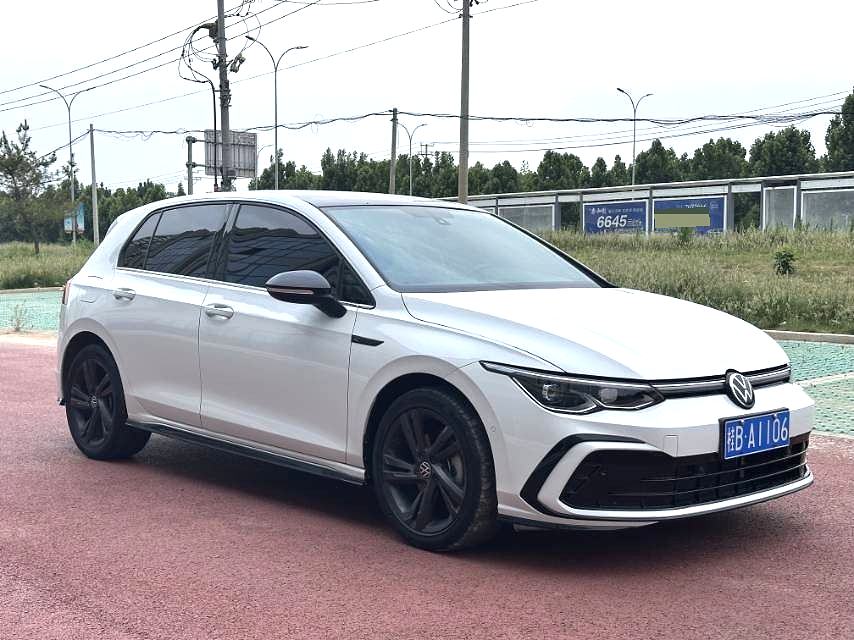 Volkswagen Golf 2023 car image #3