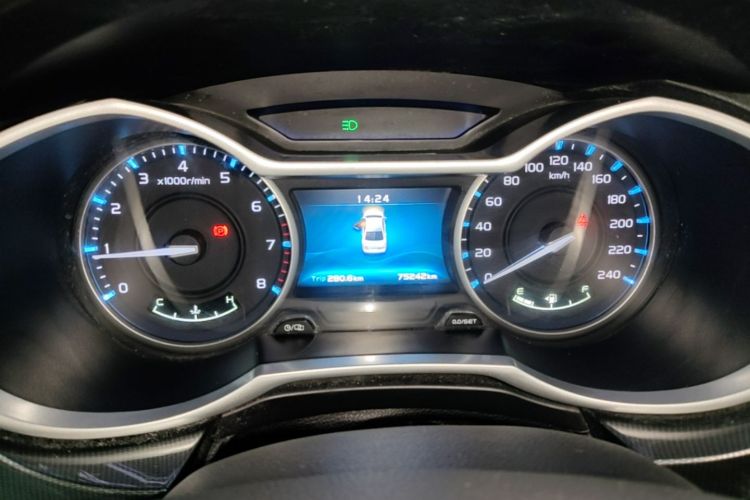 GEELY Emgrand 2018 car image #12