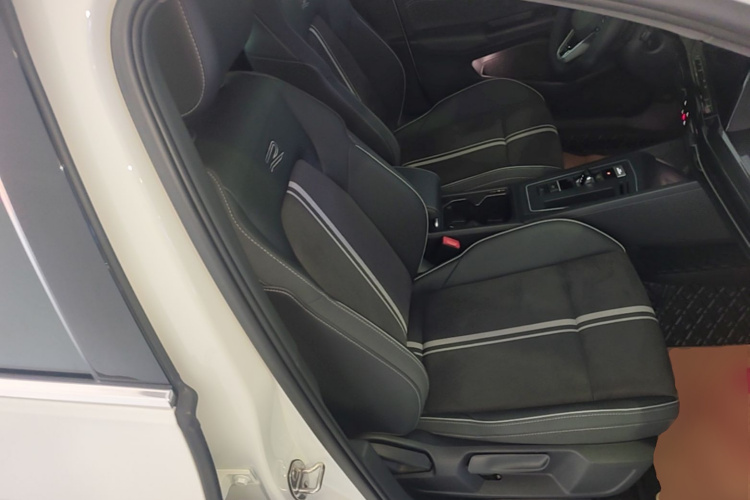 Volkswagen Golf 2023 imagem de carro #24