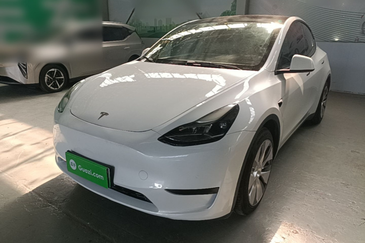 Tesla Model Y 2022 car image #2