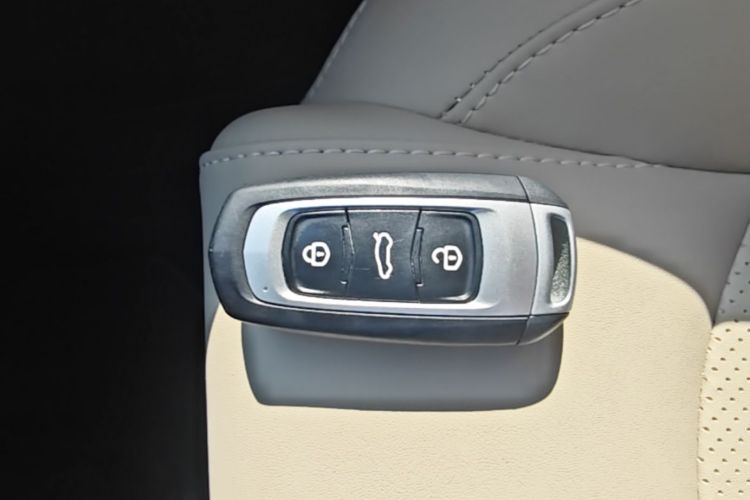 GEELY Emgrand 2018 car image #9