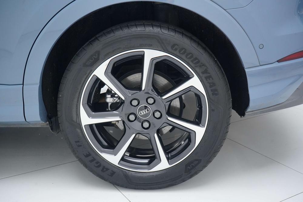 Audi Q3 2022 car image #6
