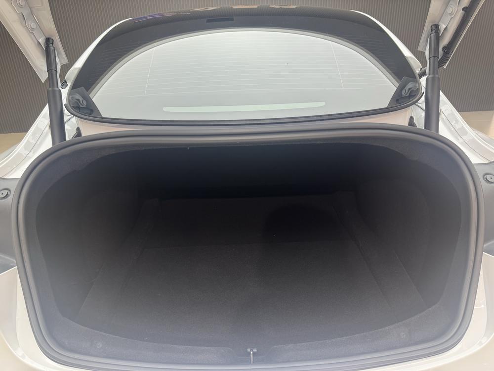 Tesla Model 3 2024 car image #18