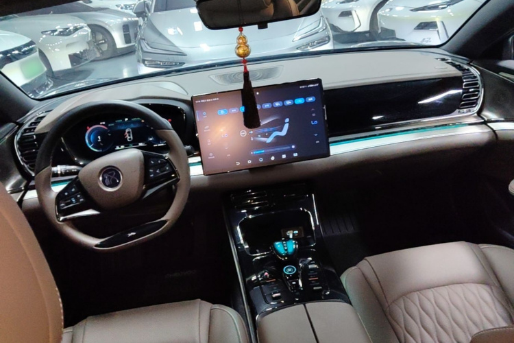 BYD Han 2023 car image #10