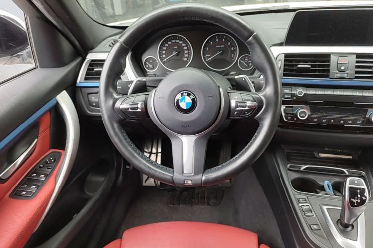 BMW 3 Series 2019 car image #11