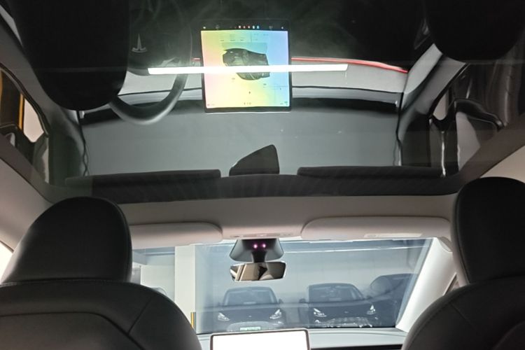 Tesla Model Y 2024 immagine di auto #18