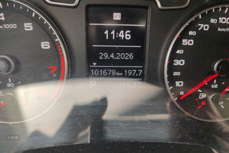 Audi Q3 2016 car image #14