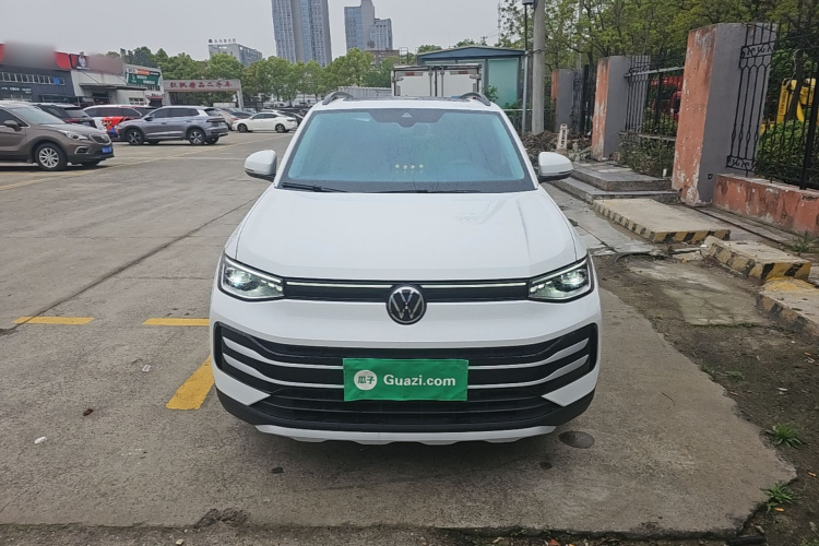 Volkswagen Tharu 2025 car image #3