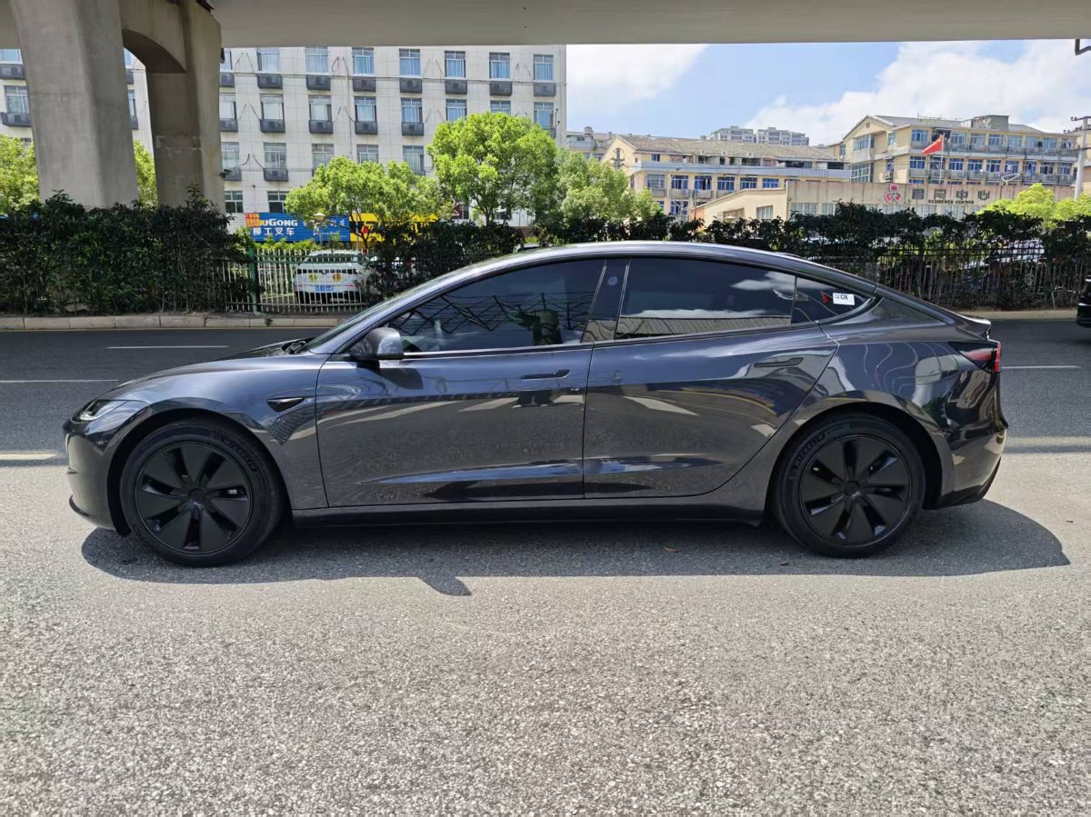 Tesla Model 3 2024 car image #3