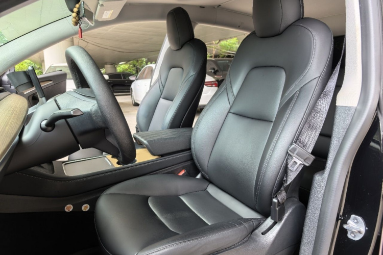 Tesla Model Y 2022 immagine di auto #8