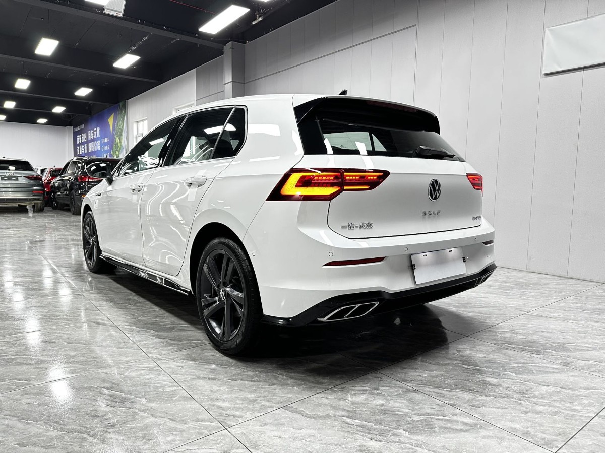 Volkswagen Golf 2023 car image #9