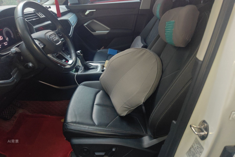Audi Q3 2019 car image #17