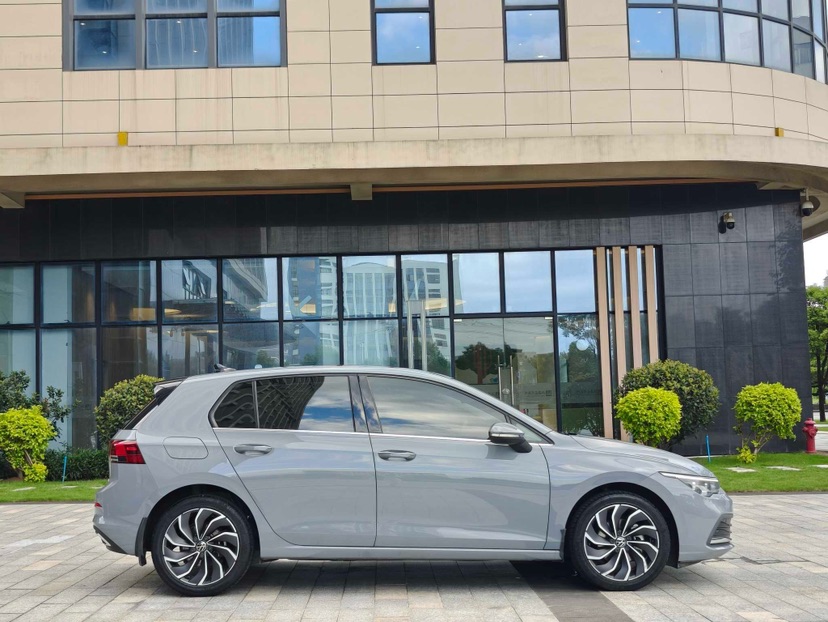 Volkswagen Golf 2021 car image #3