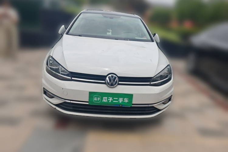 Volkswagen Golf 2018 car image #3