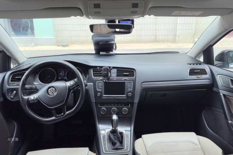 Volkswagen Golf 2017 car image #11