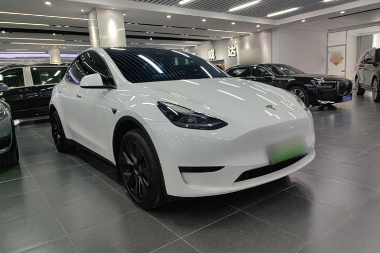 Tesla Model Y 2024 #4 Tesla Model Y 2024 immagine di auto #4