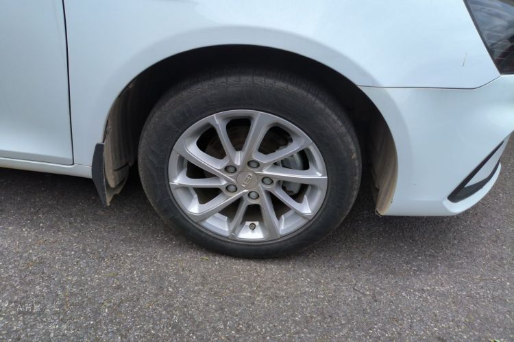 GEELY Emgrand 2021 car image #9