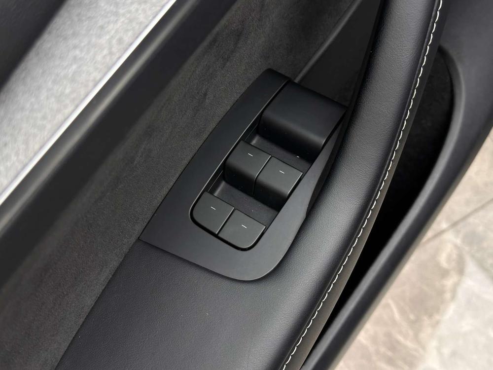 Tesla Model Y 2023 #21 Tesla Model Y 2023 car image #21