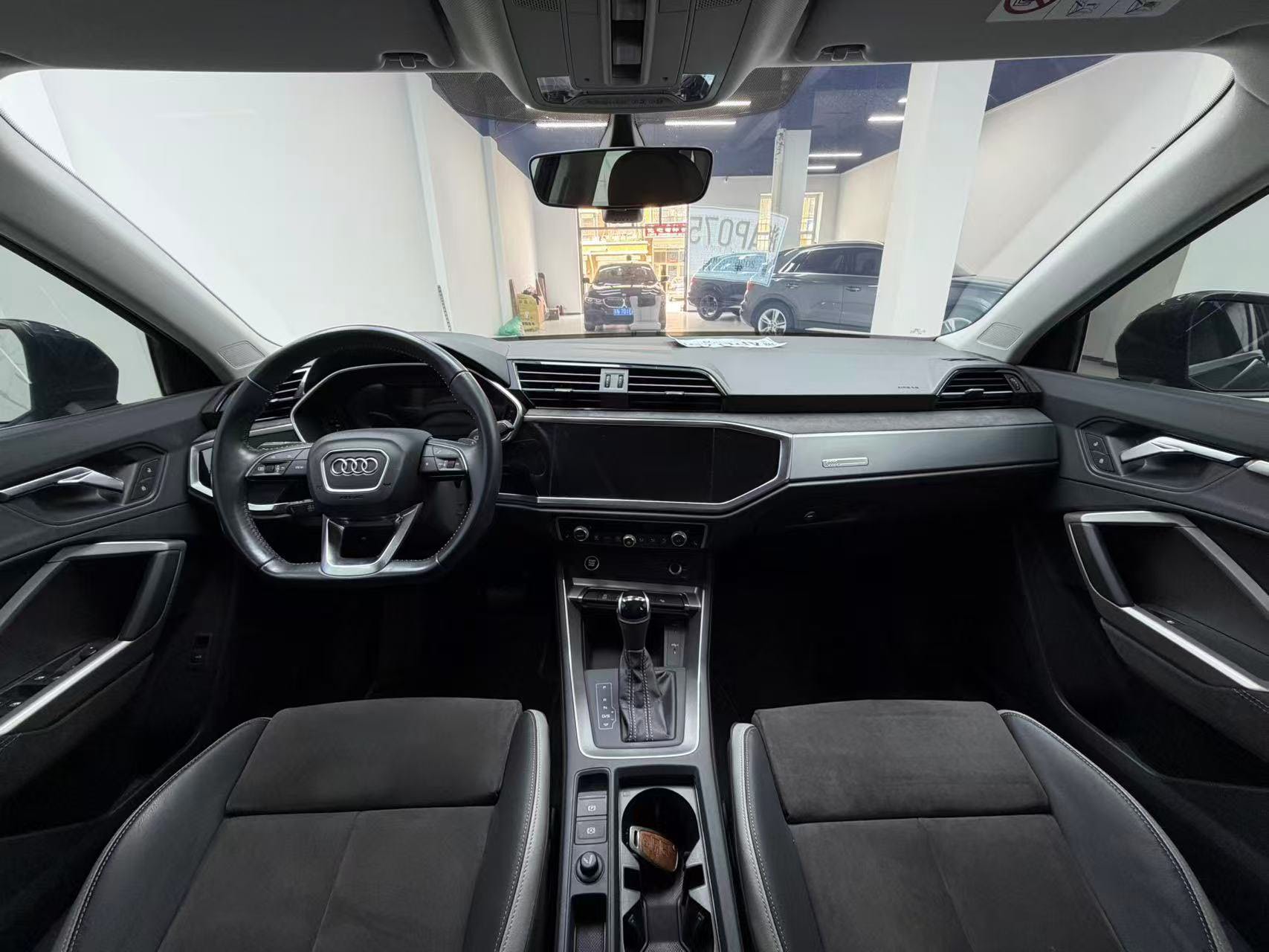 Audi Q3 2022 car image #14