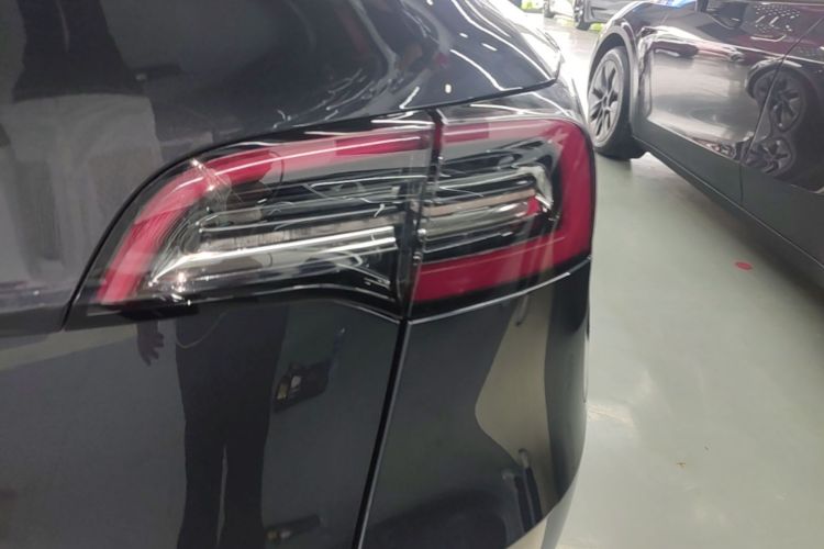 Tesla Model Y 2024 #8 Tesla Model Y 2024 car image #8