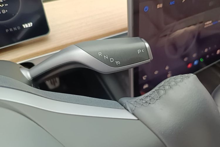 Tesla Model 3 2023 car image #14