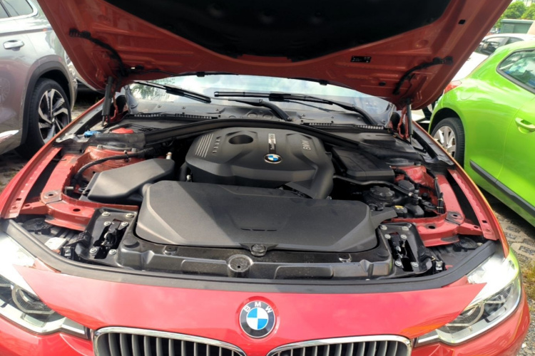 BMW 3 Series 2018 car image #20