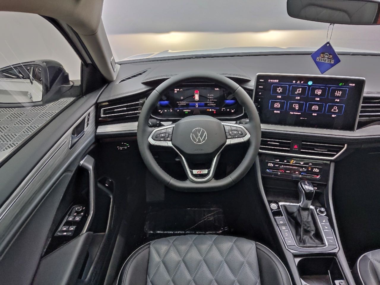 Volkswagen Sagitar 2023 car image #10