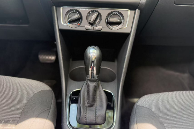 Volkswagen Polo 2017 car image #28