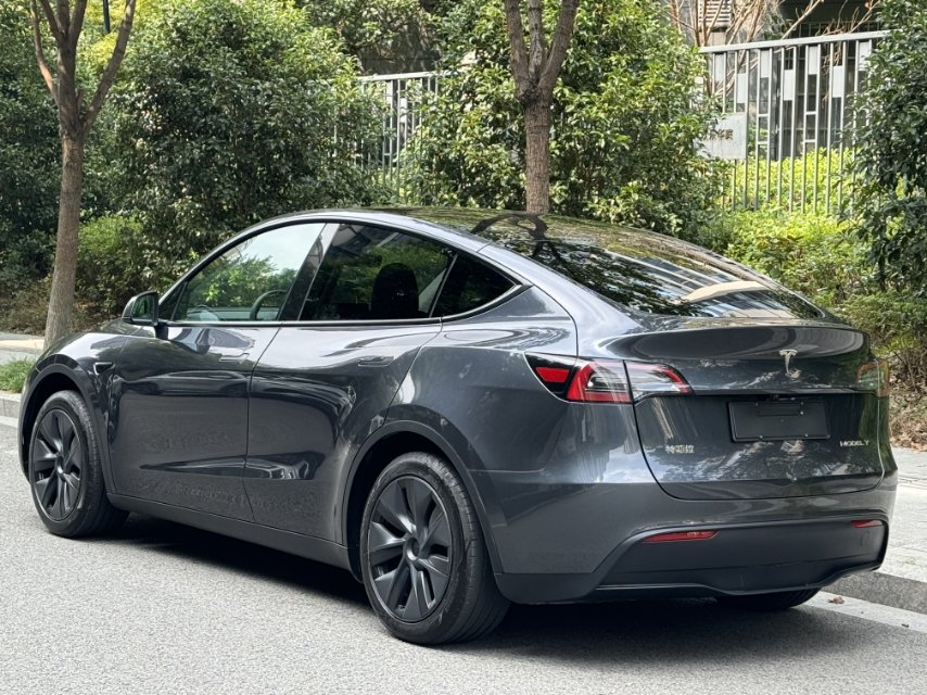 Tesla Model Y 2024 car image #5