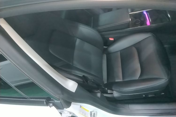 Tesla Model 3 2022 car image #23