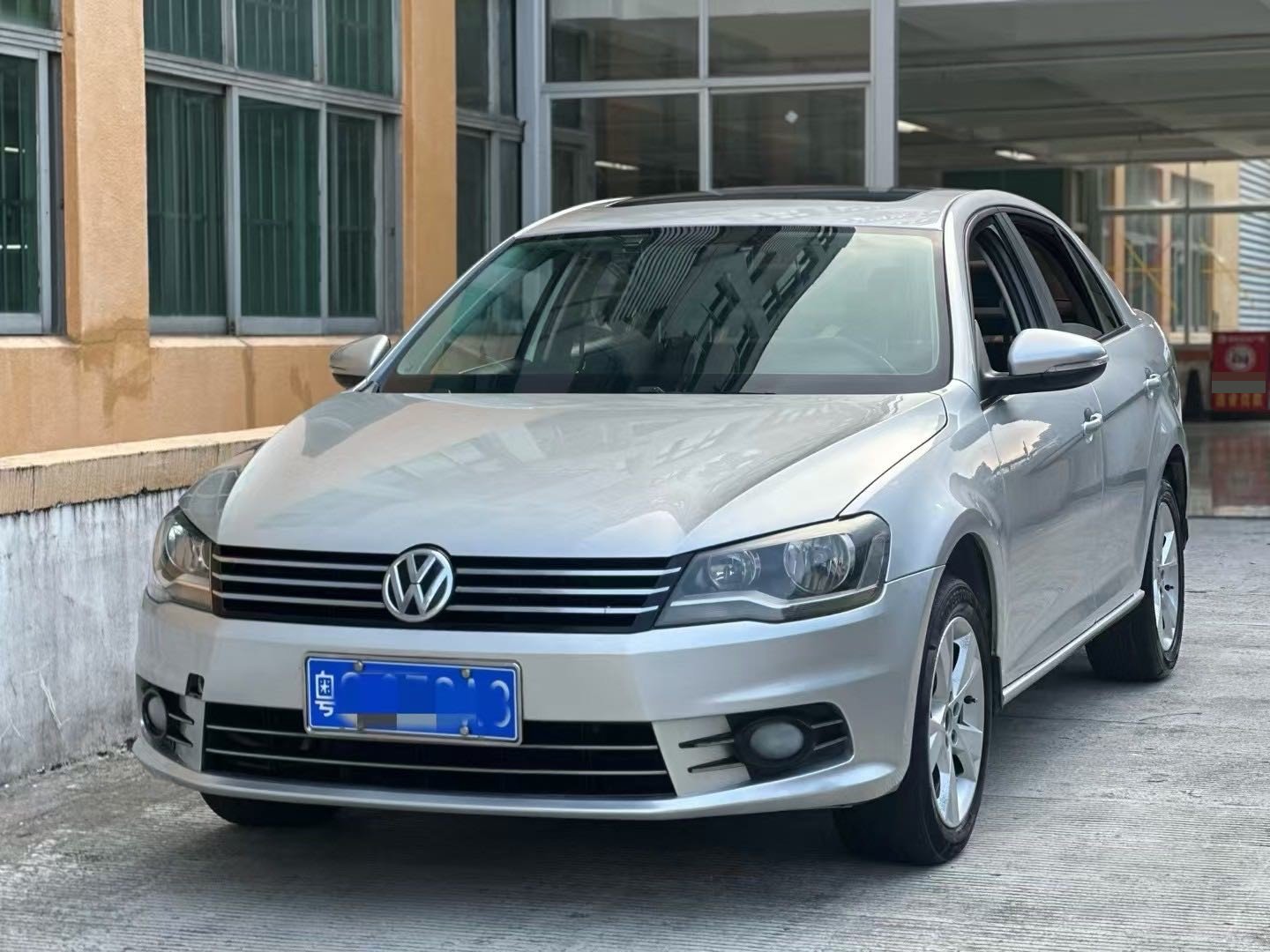 Volkswagen Bora 2014 car image 