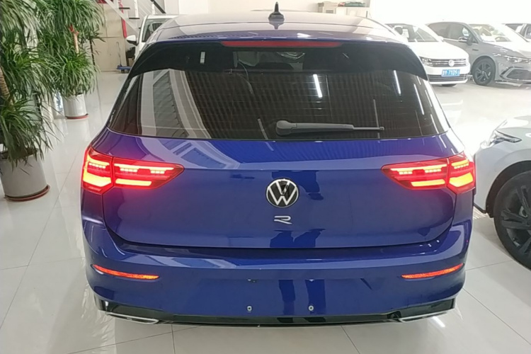 Volkswagen Golf 2021 car image #6