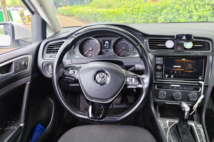 Volkswagen Golf 2019 car image #12