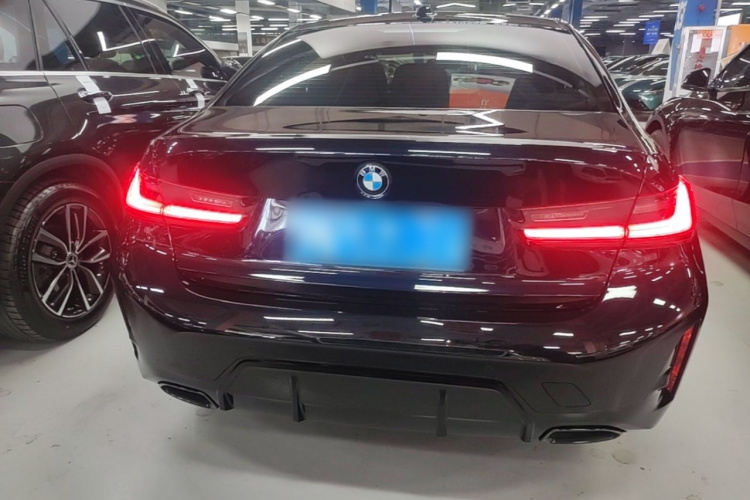 BMW 3 Series 2025 #6 BMW 3 Series 2025 car image #6