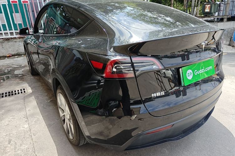 Tesla Model Y 2023 immagine di auto #5