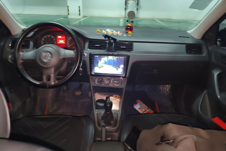 Volkswagen Santana 2015 car image #11