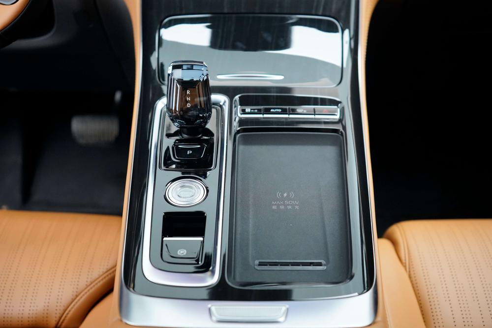GEELY Boyue L 2025 immagine di auto #18