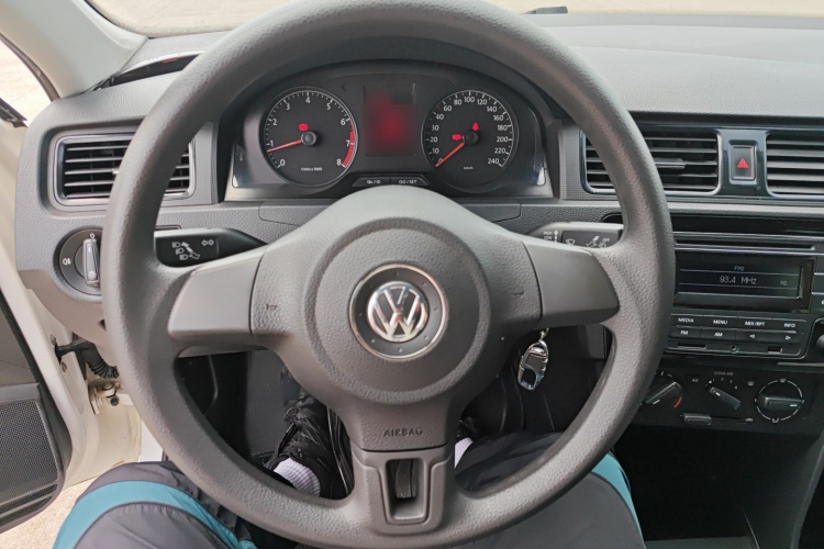 Volkswagen Santana 2015 car image #11