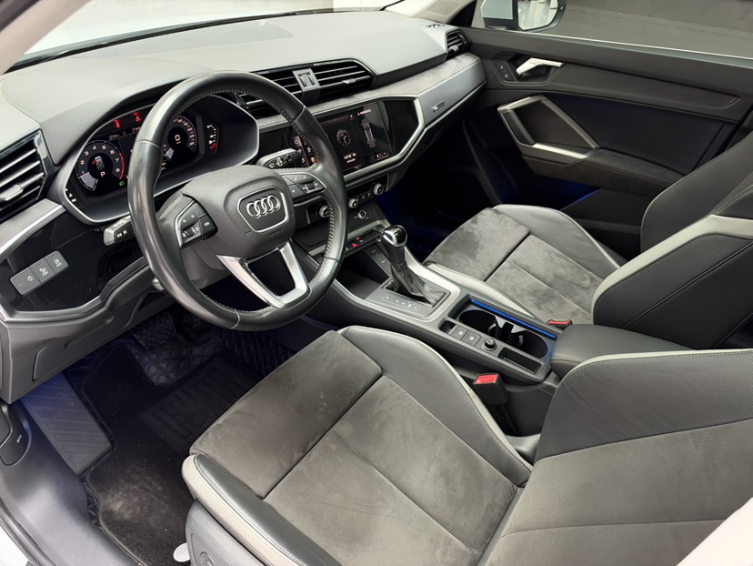 Audi Q3 2023 car image #11