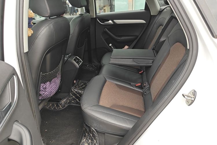 Audi Q3 2018 car image #17