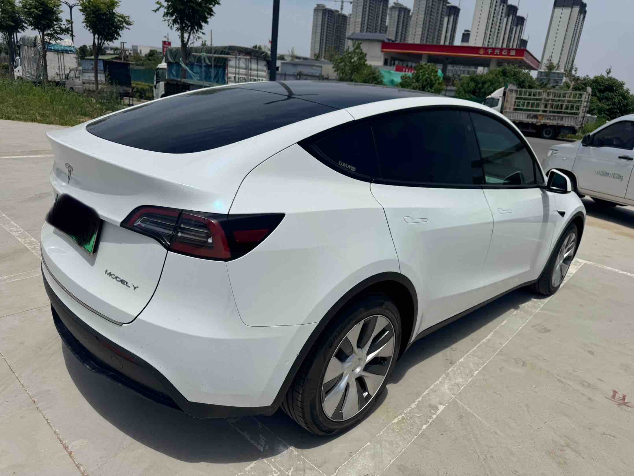 Tesla Model Y 2021 #9 Tesla Model Y 2021 car image #9