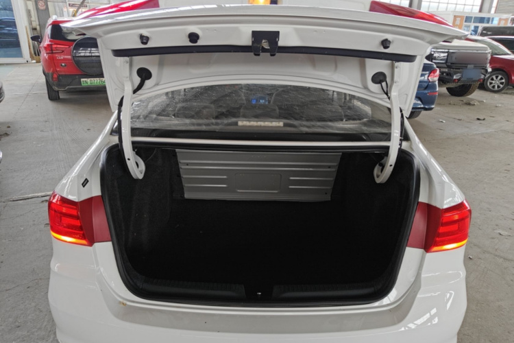 Volkswagen Santana 2016 car image #19