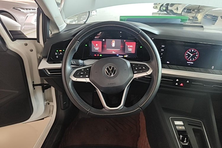 Volkswagen Golf 2021 car image #11