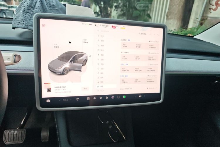 Tesla Model Y 2024 car image #15