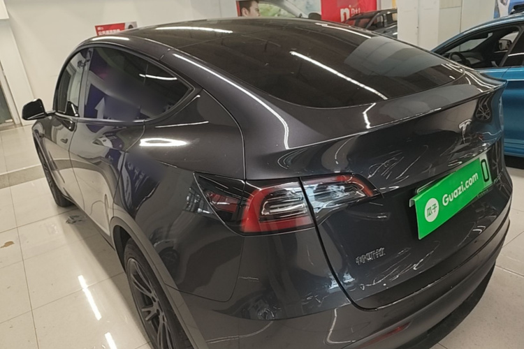 Tesla Model Y 2024 #7 Tesla Model Y 2024 immagine di auto #7