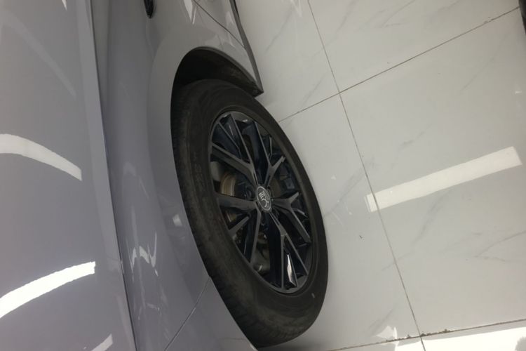 BYD Han 2024 immagine di auto #9