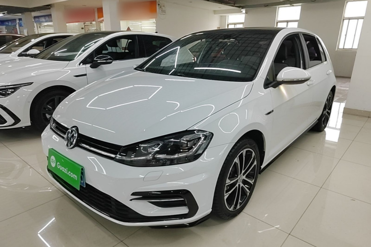 Volkswagen Golf 2018 car image #2