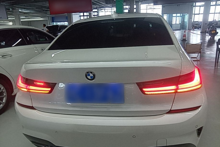 BMW 3 Series 2022 #6 BMW 3 Series 2022 car image #6