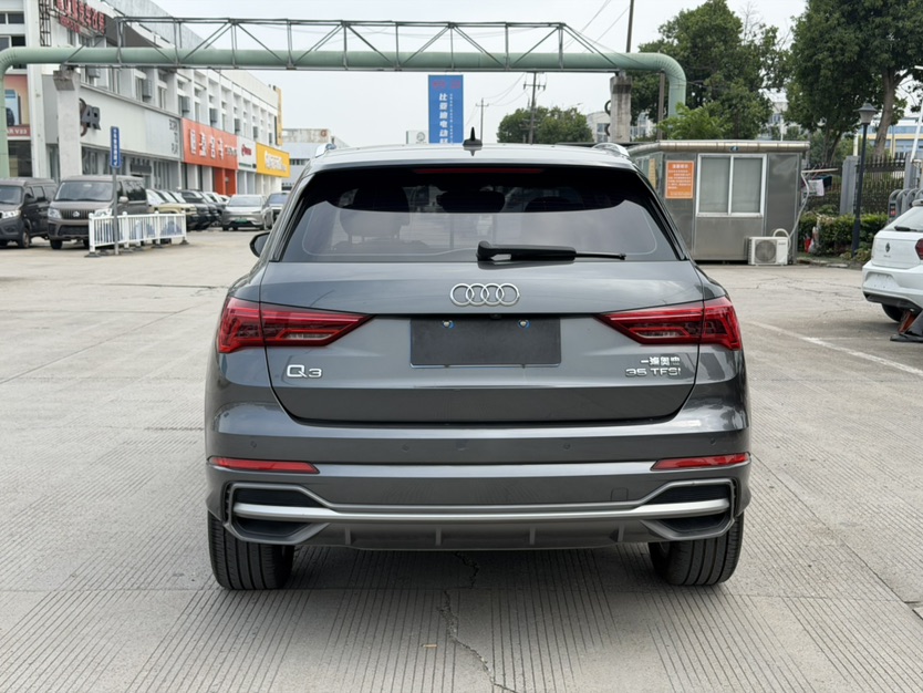 Audi Q3 2020 car image #8